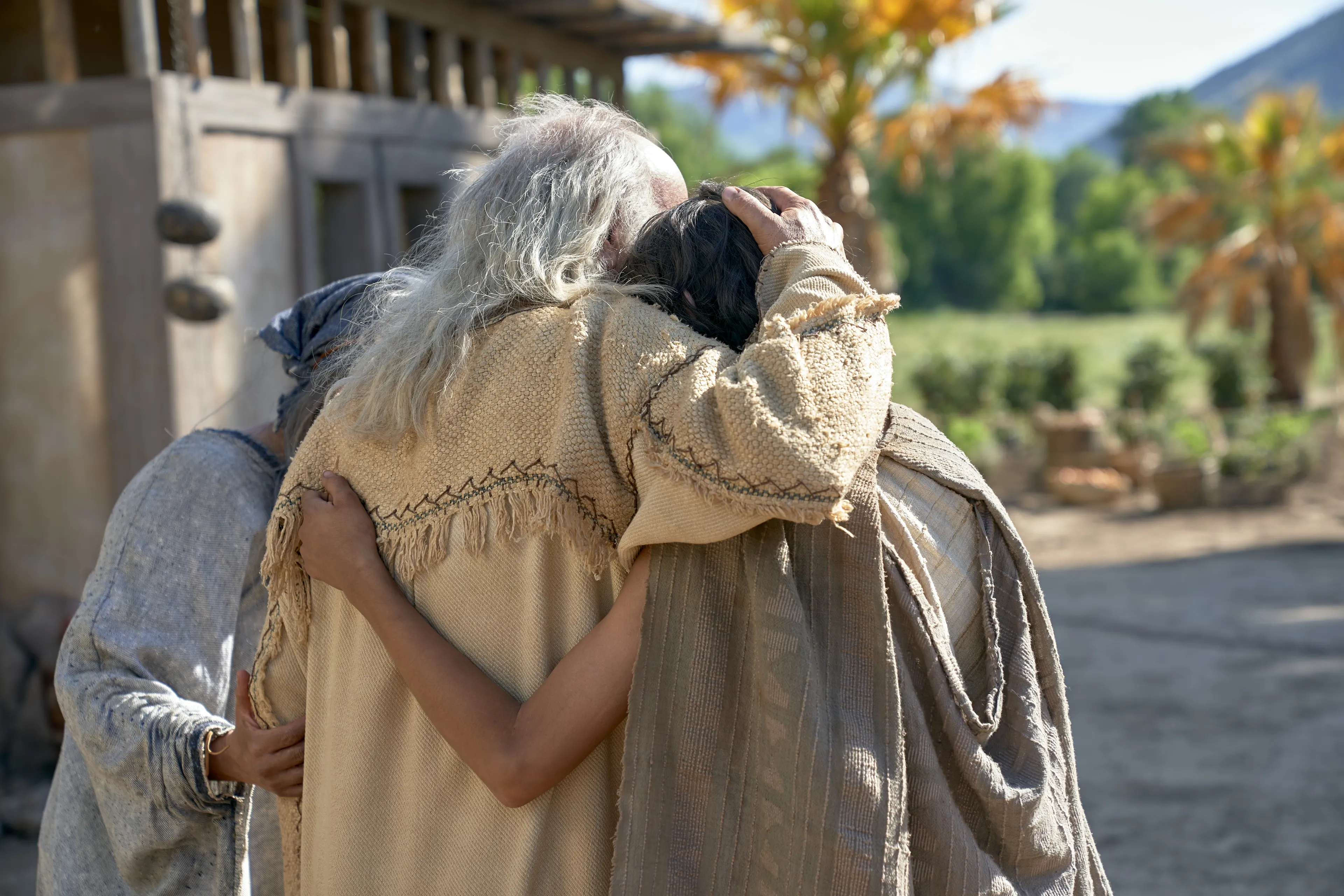 Sariah and Jacob hug Lehi.