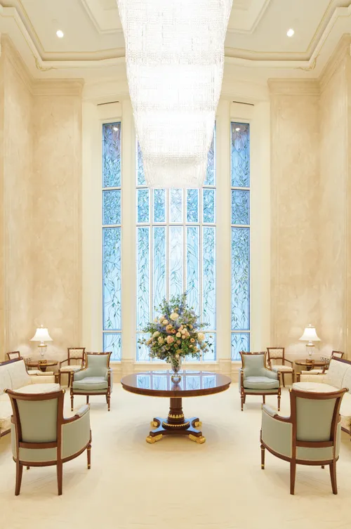 A sitting area in the celestial room of the Rome Italy Temple.