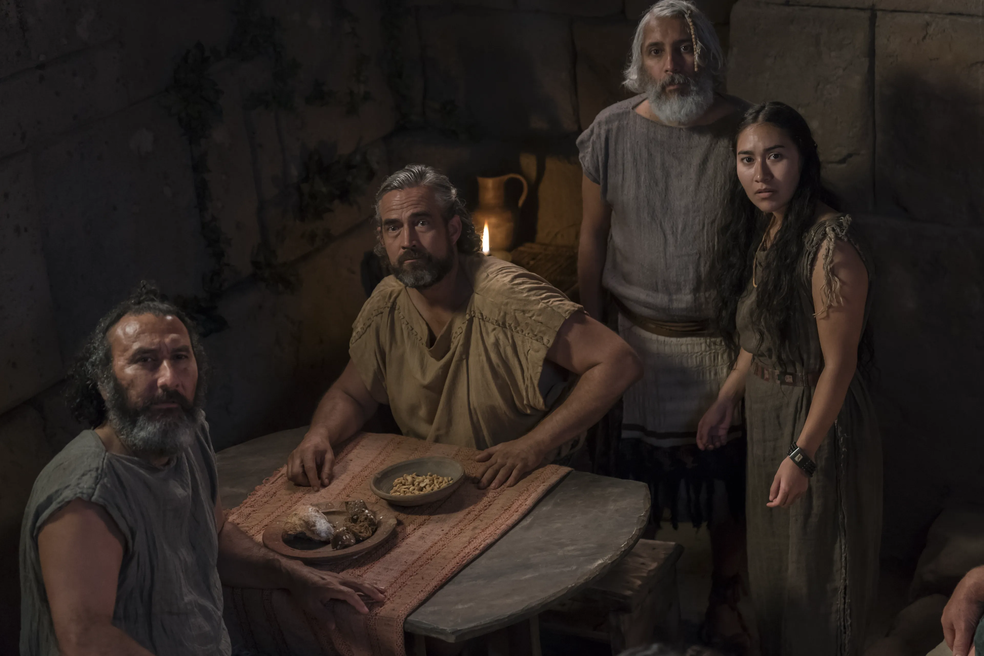 The family of Helam gathers together. They listen as Alma teaches them.