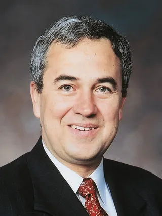 Élder Walter F. González