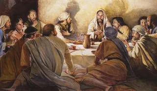 Jesus Cristo administra o sacramento a Seus discípulos na Última Ceia.