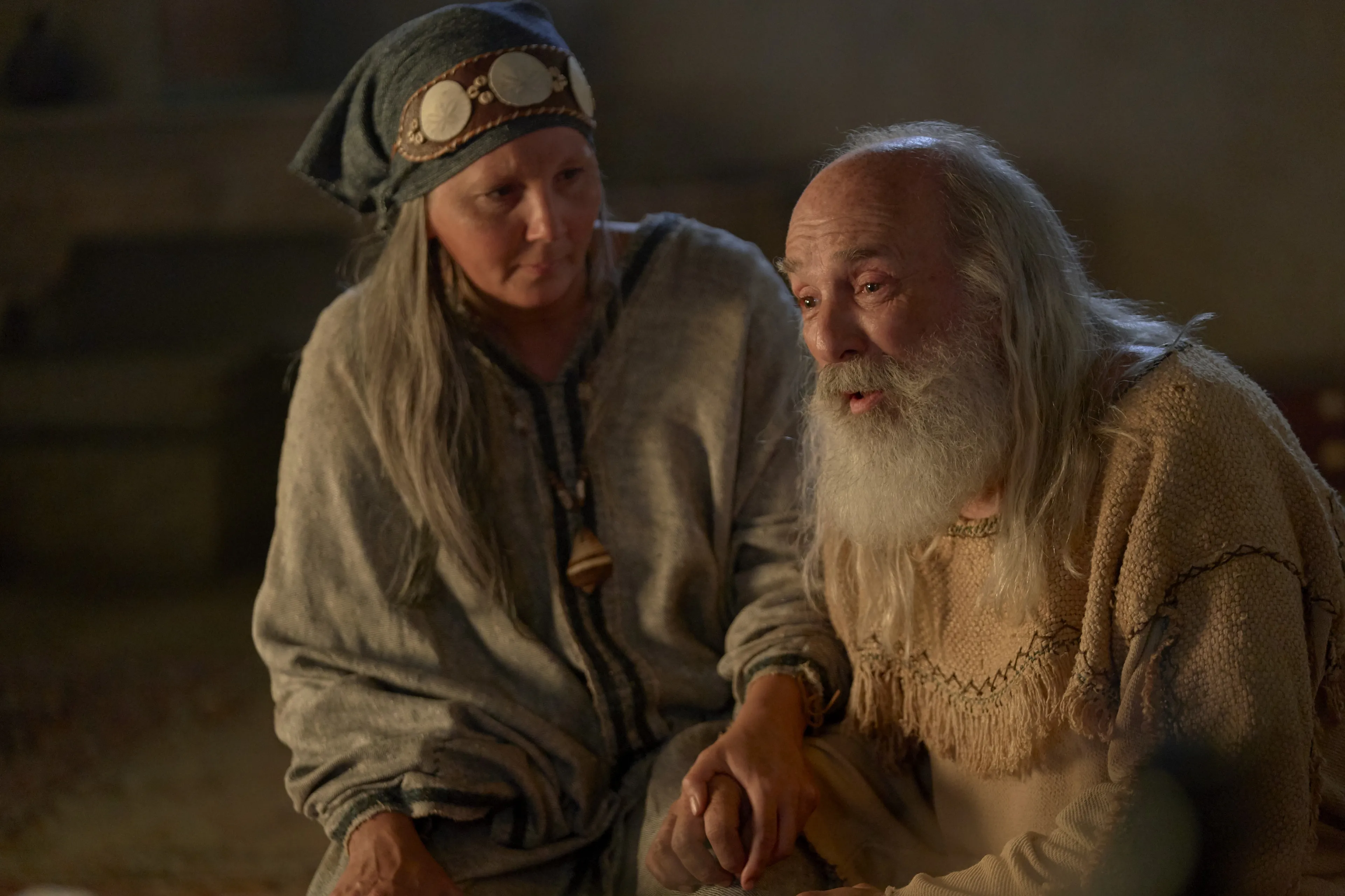 Lehi and Sariah teach their family.