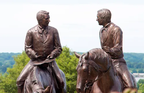 Joseph and Hyrum Smith statue