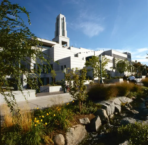bahagian luar Pusat Persidangan