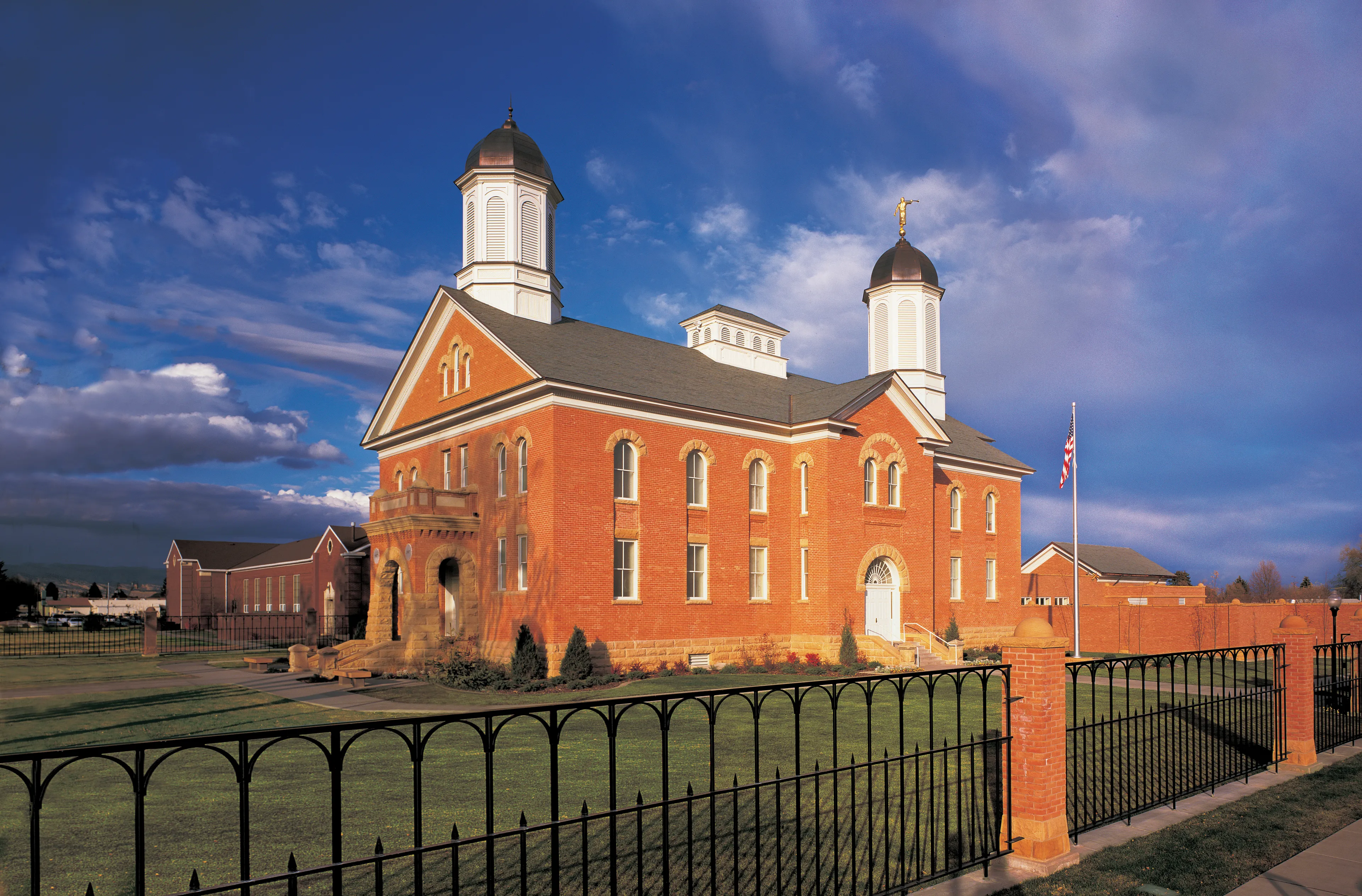 Храм в Вернале, штат Юта, США