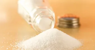 druskinė ir druskos krūvelė