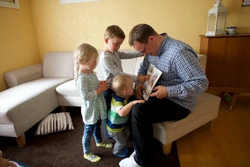 father teaching children