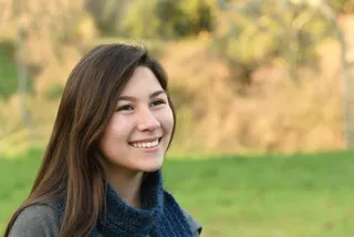 미소 짓는 청녀