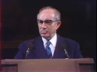 1973-04-3050-elder-gordon-b-hinckley-590x442-ldsorg-article.jpg