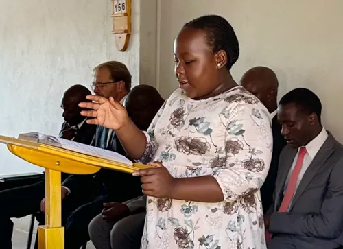 Pige leder musikken ved nadvermødet