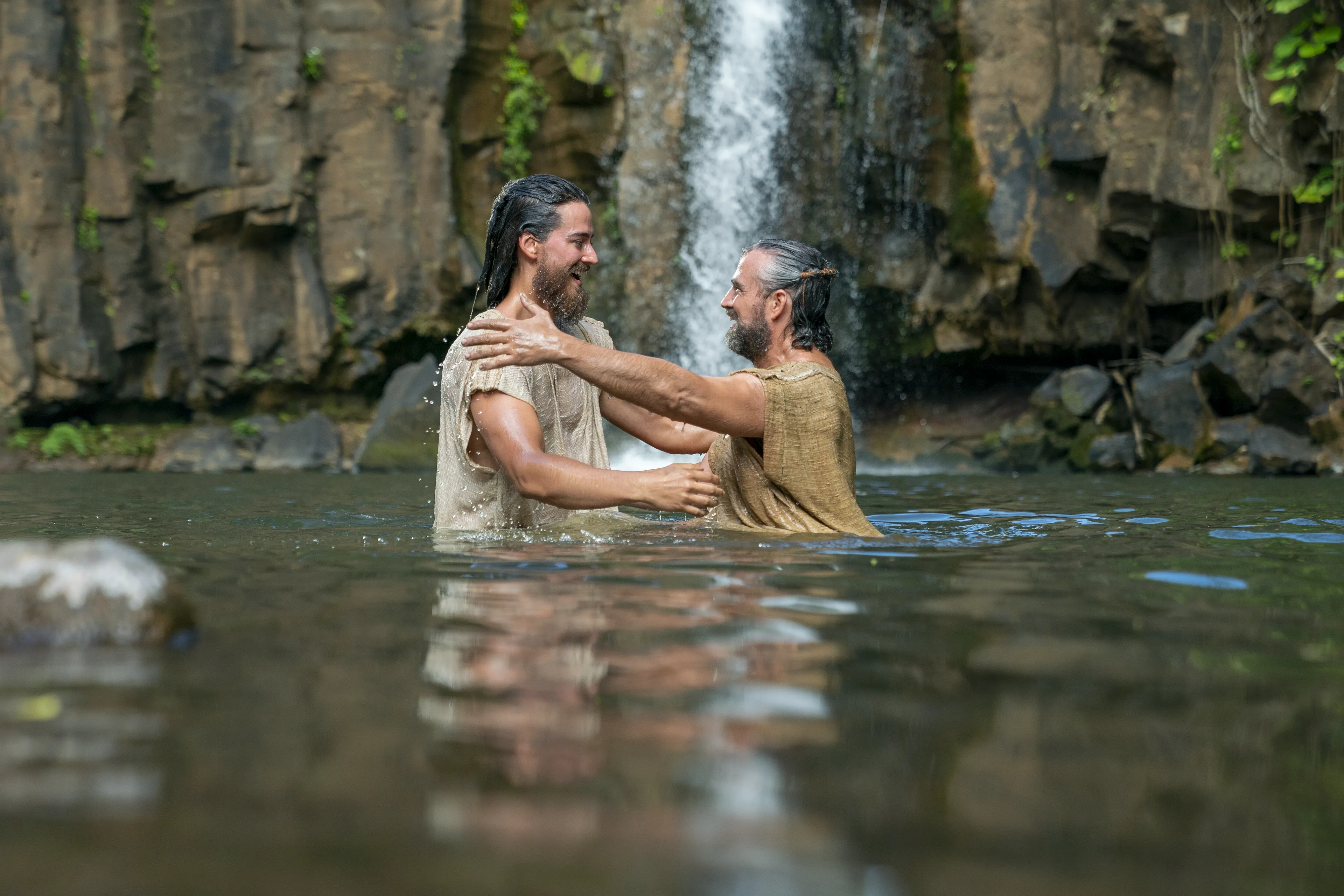 Alma baptizes people at the Waters of Mormon.