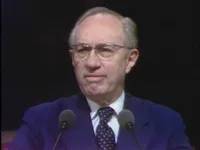 1976-04-4050-elder-gordon-b-hinckley-640x480.jpg