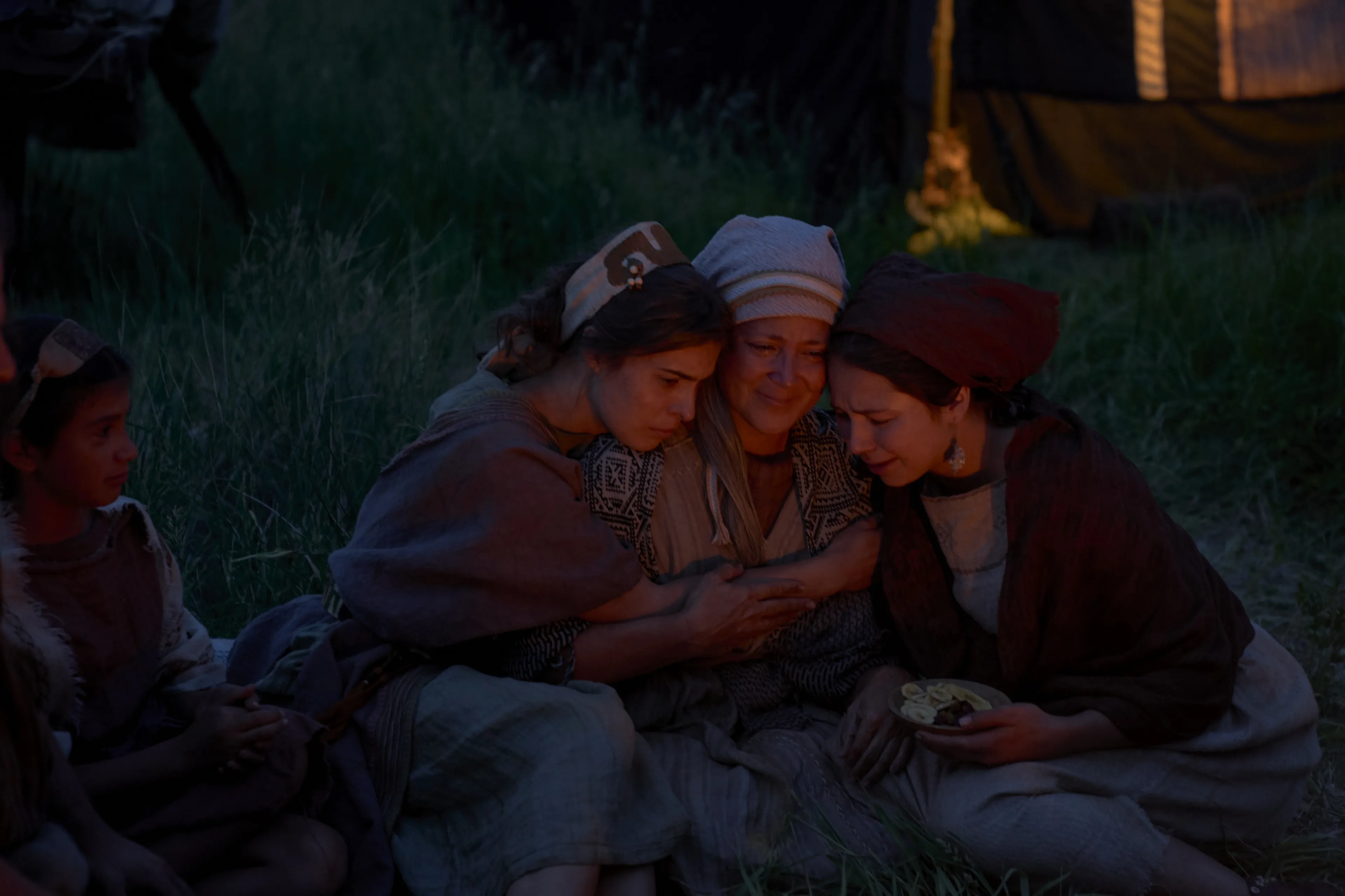 Ishmael's wife and daughters comfort one another after fleeing the Lamanites.