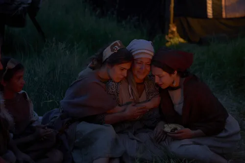 Ishmael's wife and daughters comfort one another after fleeing the Lamanites.