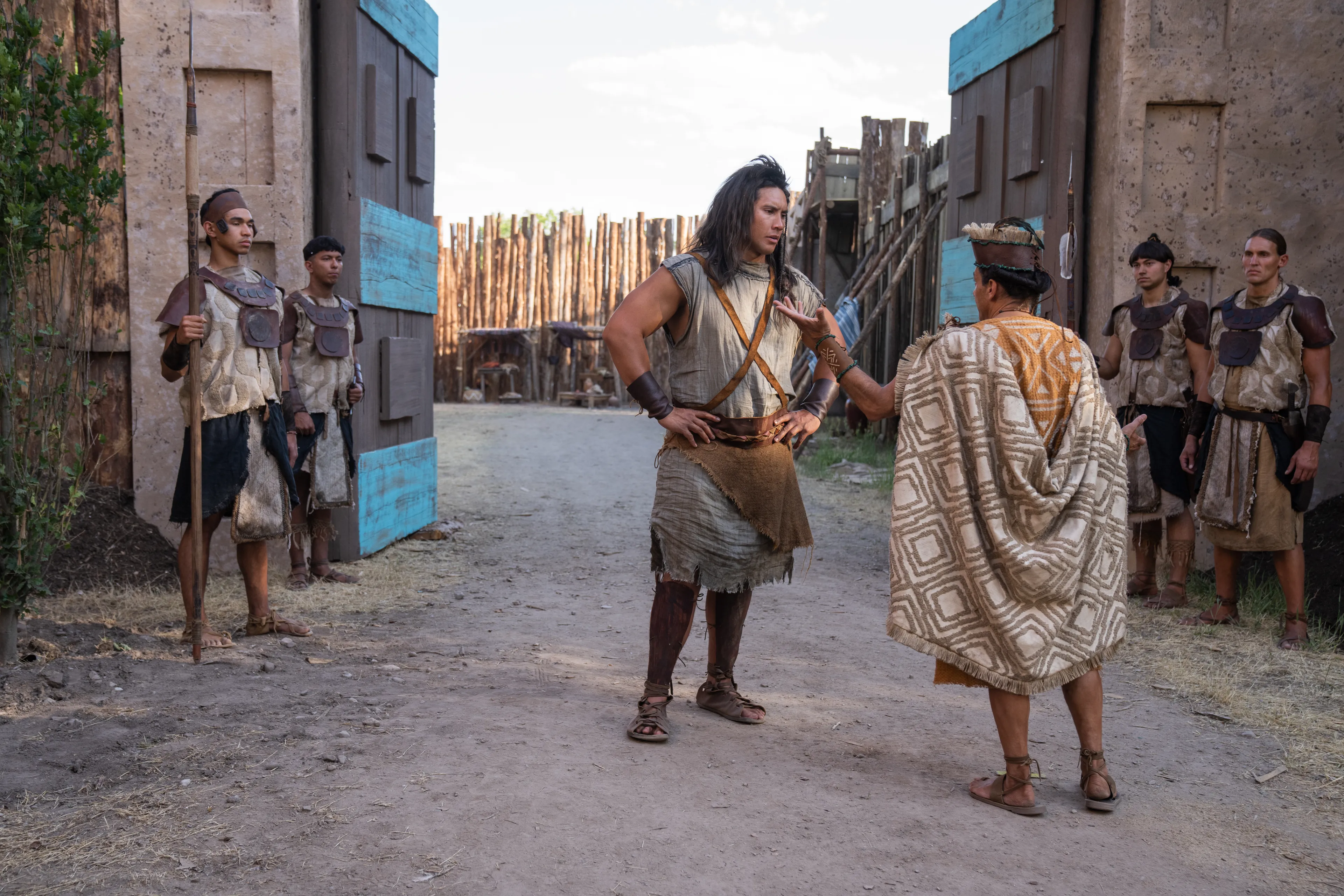 Gideon is speaking to King Limhi as Ammon and his group of strong men arrive outside the City of Lehi-Nephi.