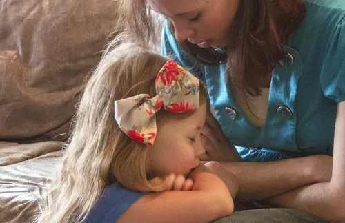 mother and child praying