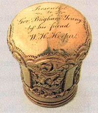 Engraved gold cane head