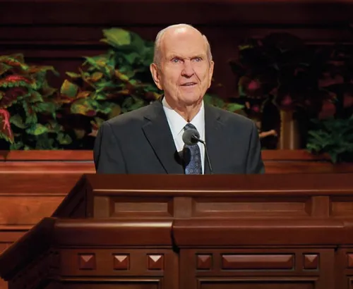 සභාපති නෙල්සන් දේශනා කූඩුව අසල