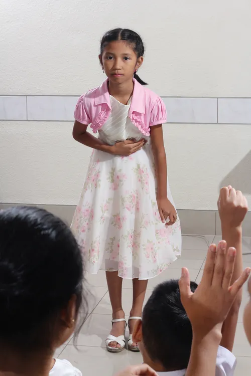 child pantomiming hunger