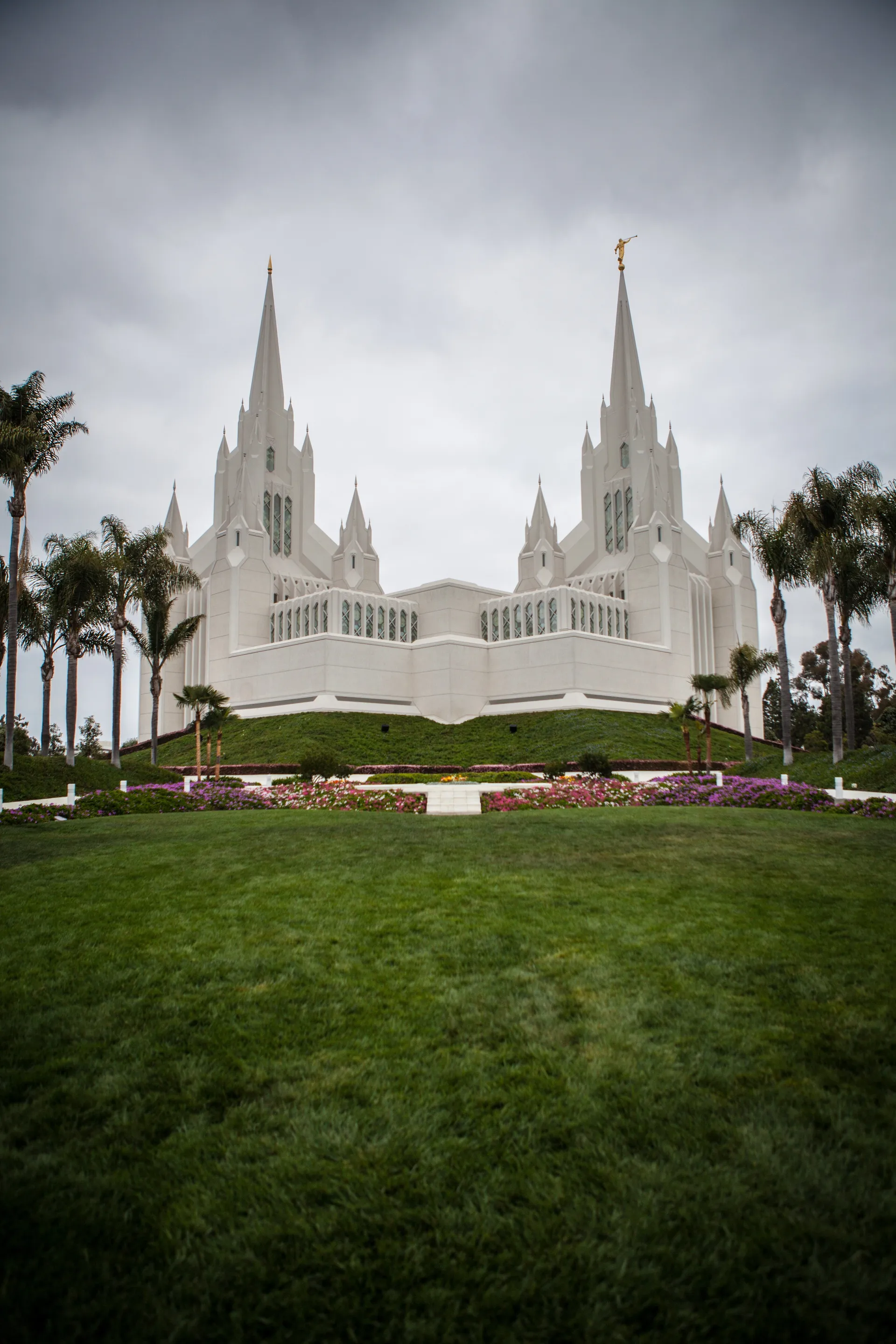 The San Diego California Temple, including scenery.