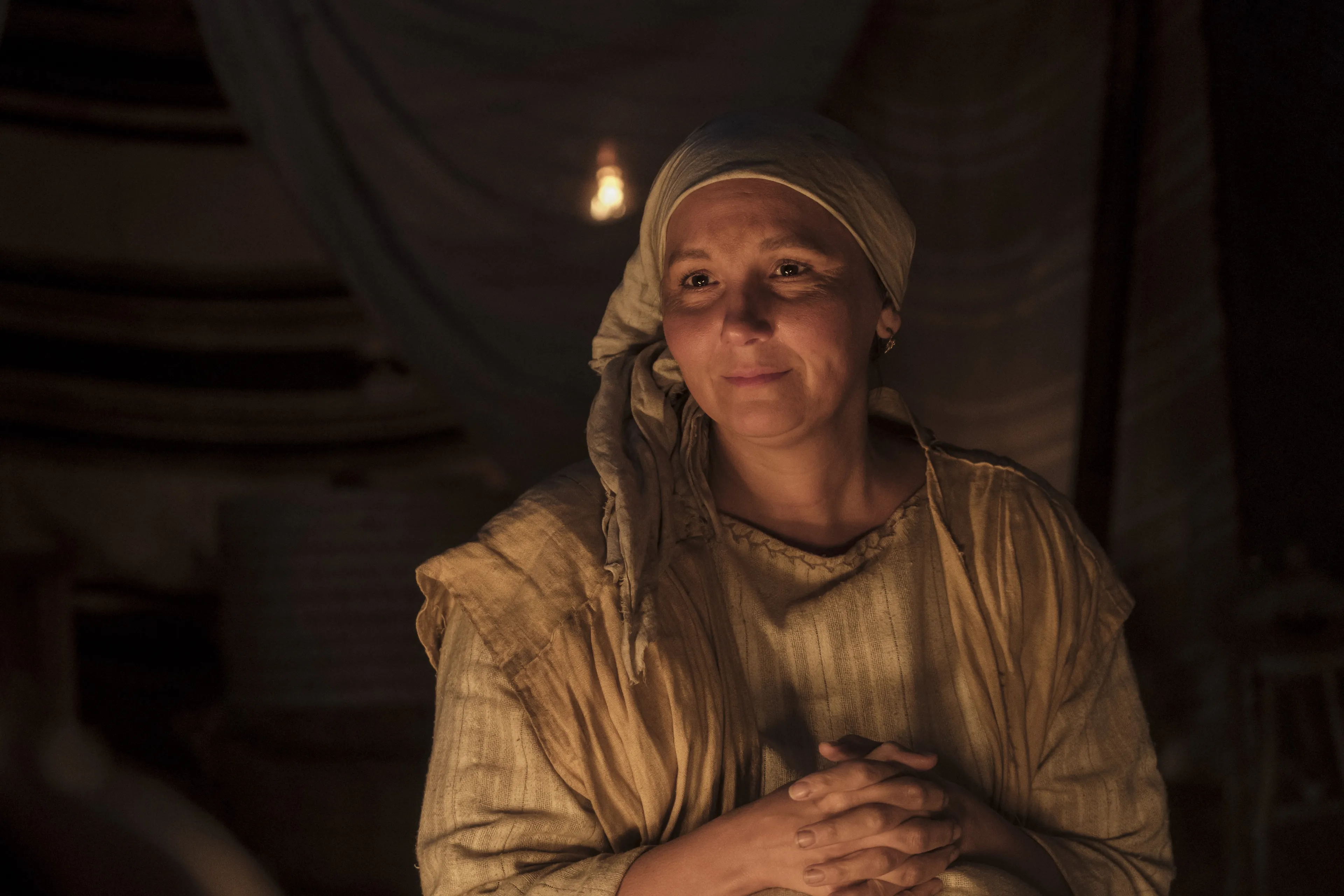 Sariah listens to Lehi tell about his vision of the tree of life.