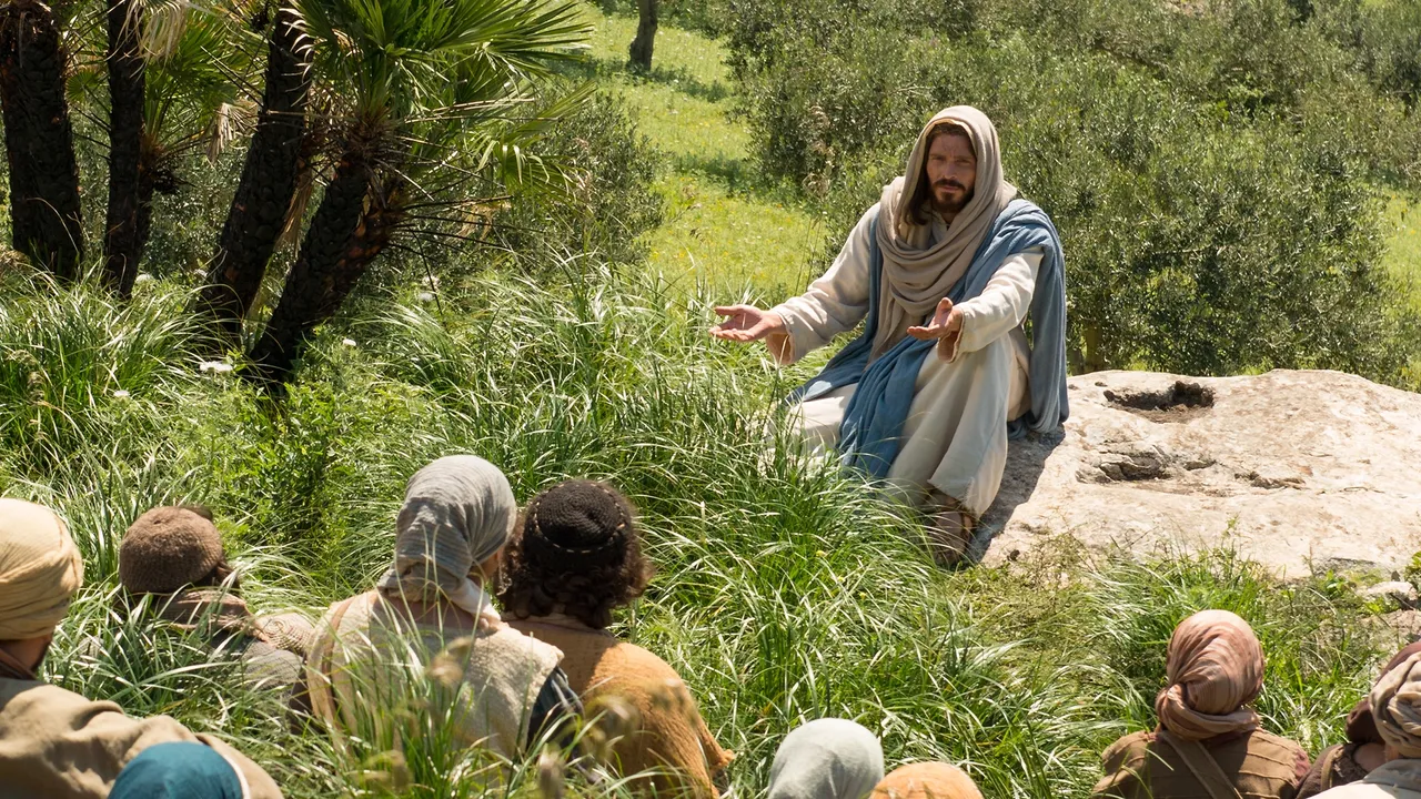 Jesus teaches the multitude