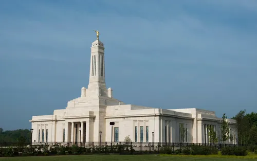 Exterior of the Indianapolis Indiana Temple.