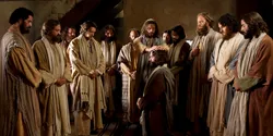 Jesus Christ places His hand on the heads of His Apostles ordaining them by the power of His priesthood