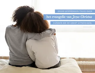 jongevrouw met haar arm om andere jongevrouw