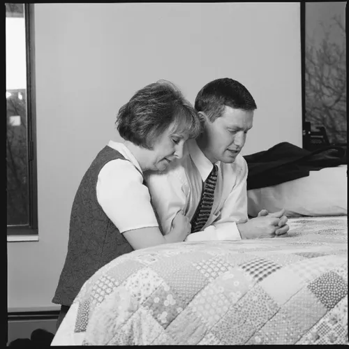 couple praying