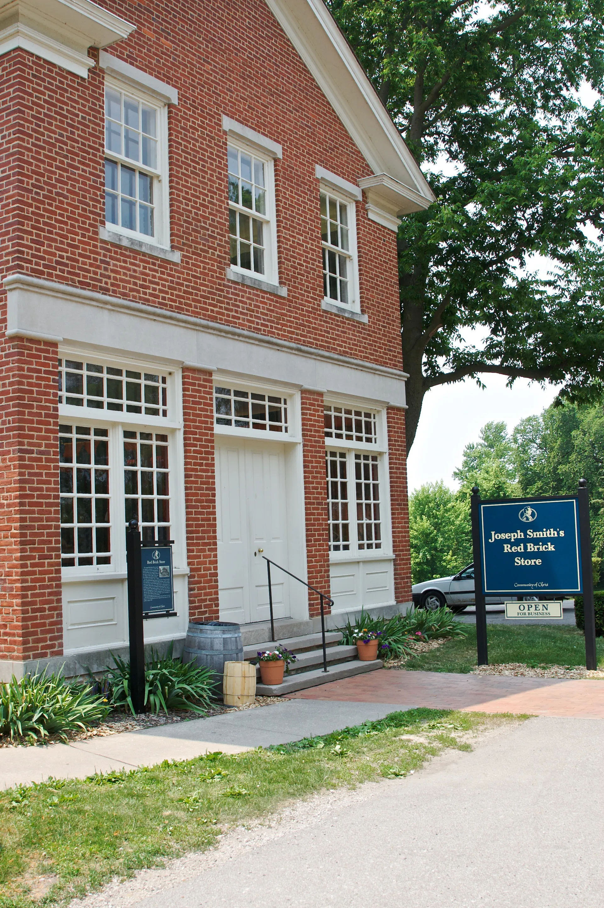 A picture of Joseph Smith’s Red Brick Store in Nauvoo, Illinois.