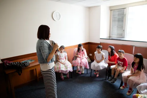 班上的婦女和小孩