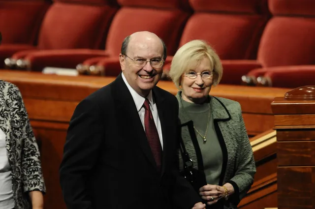 Elder Quentin L. Cook and his wife, Mary, at the October 2010 General Conference.