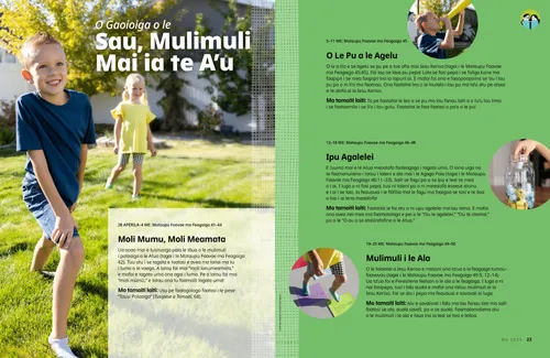 O se tamaitiiti o loo savali i luga o fasi pepa lanu