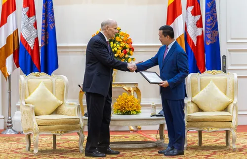 Elder Dale G. Renlund meeting with prime minister of Cambodia
