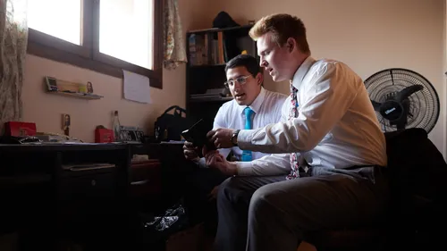 ældster, der studerer sammen