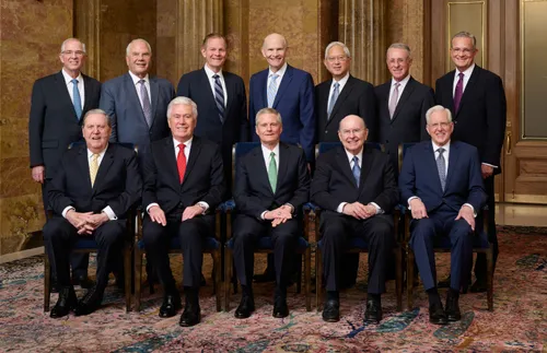 十二使徒定額組成員的全體合照