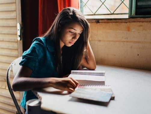 수업 중인 학생들